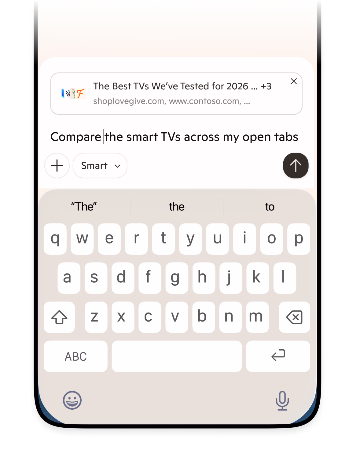 Microsoft Edge 行動應用程式顯示 Copilot 聊天,正在比較所有開啟分頁的內容。